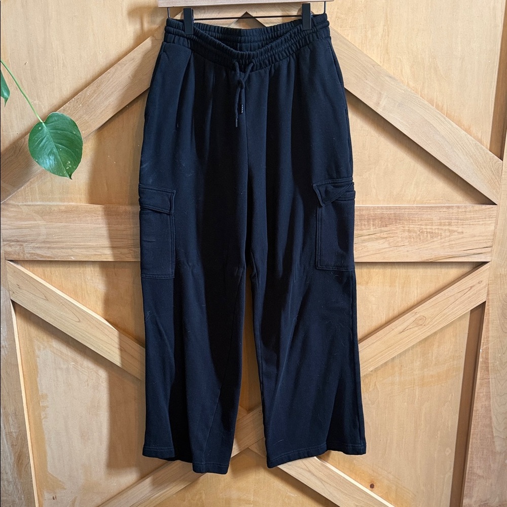 Old Navy Black Cargo Joggers